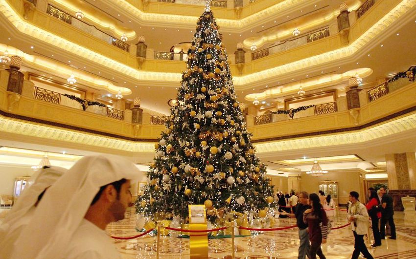 2-6 Новогодняя елка в Emirates Palace Abu Dhabi.jpg