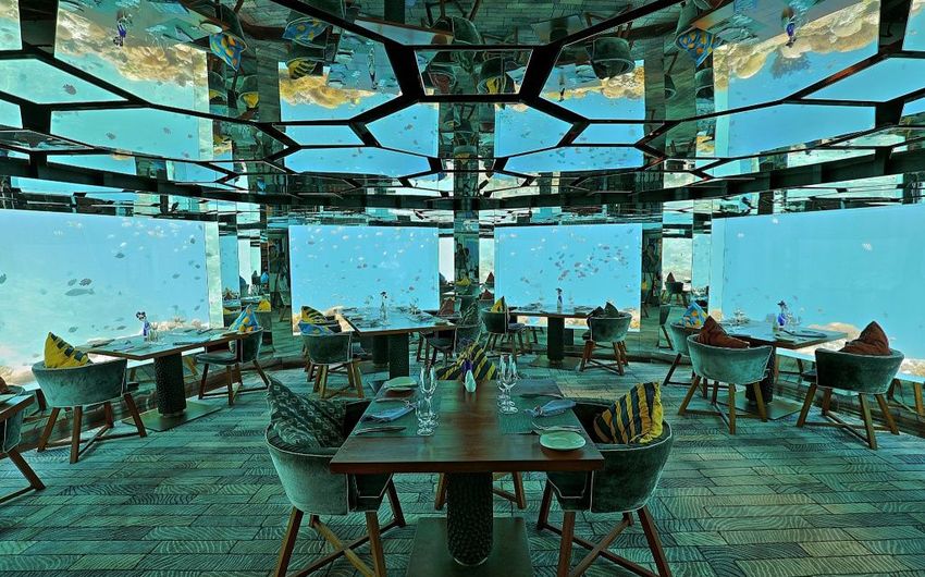 1-3 Подводный ресторан отеля Anantara Kihavah Villas Maldives.jpg