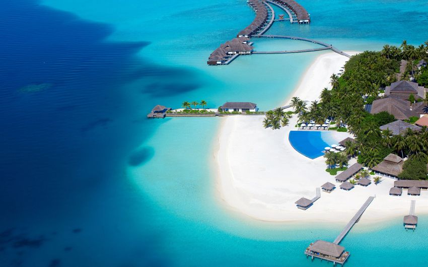 6-7 Velassaru Maldives Resort 5.jpg