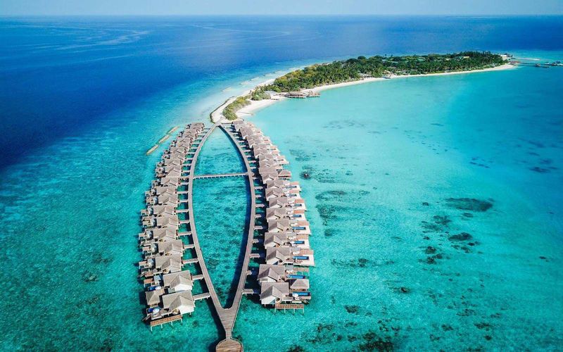 2-12 Fairmont Maldives Sirru Fen Fushi.jpg