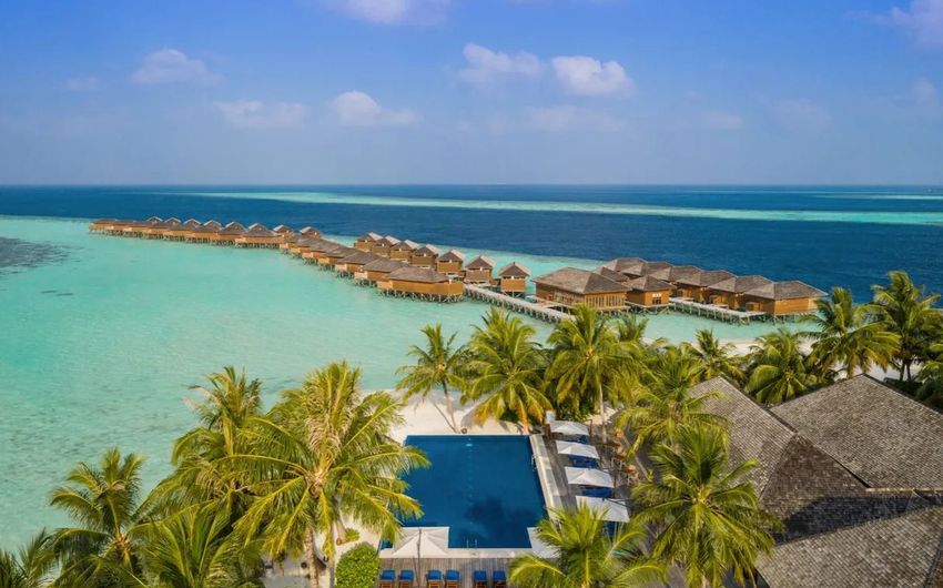 4-17 Vilamendhoo Island Resort & Spa.jpg